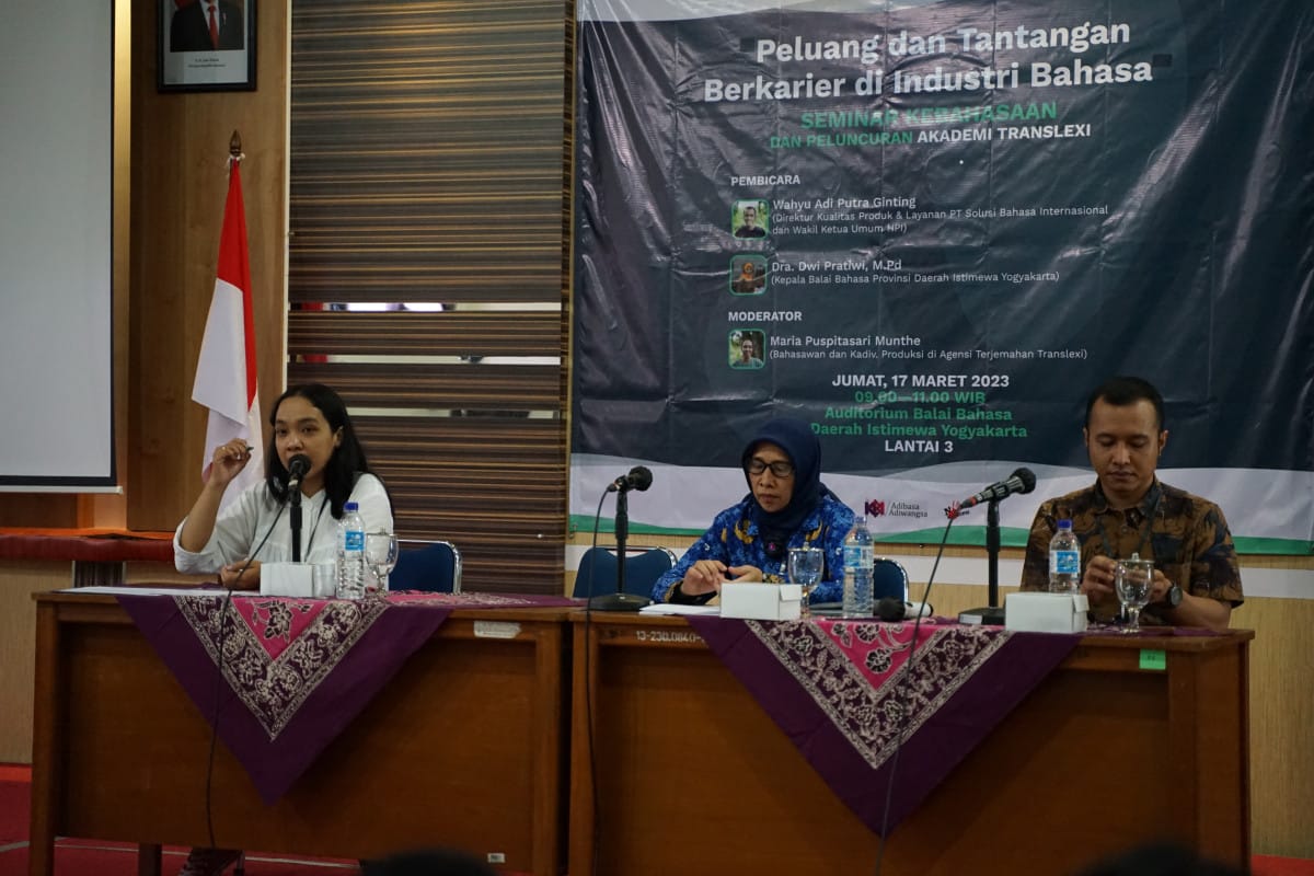 Peluang dan Tantangan Berkarier di Bidang Kebahasaan